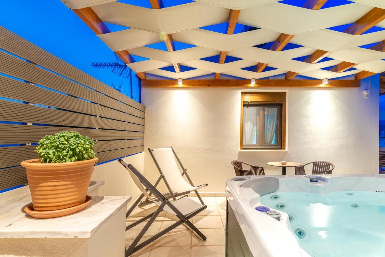 Hébergement de vacances Eleni Luxury Maisonette With Jacuzzi