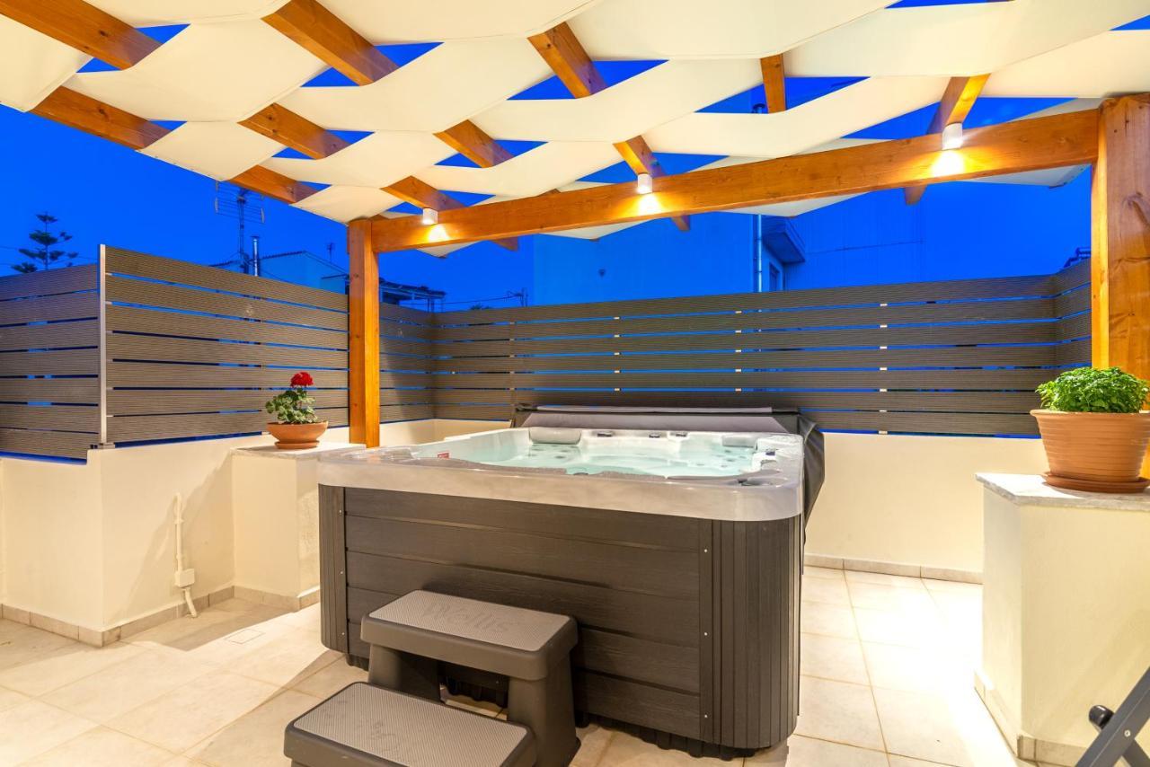 Hébergement de vacances Eleni Luxury Maisonette With Jacuzzi