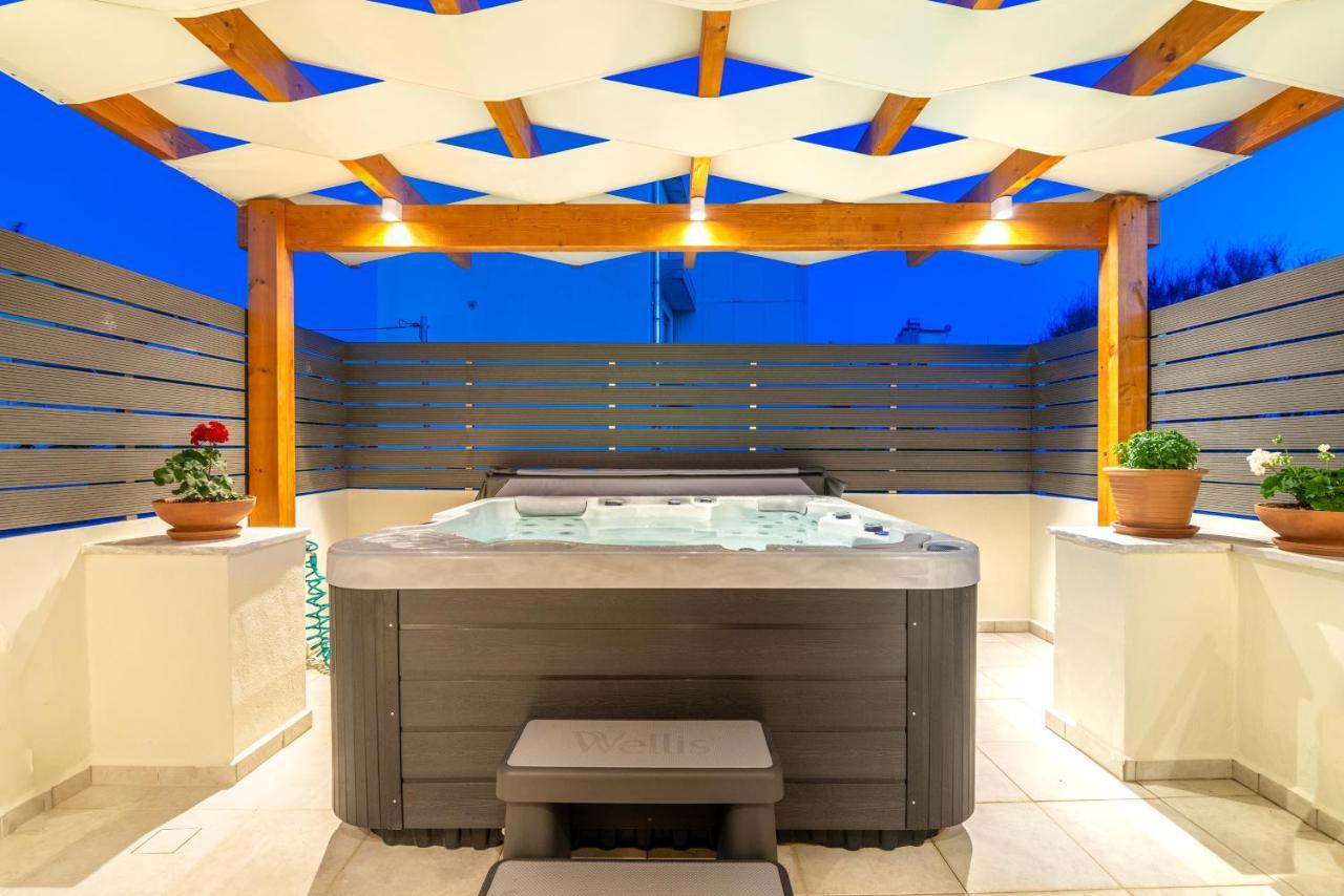 Hébergement de vacances Eleni Luxury Maisonette With Jacuzzi